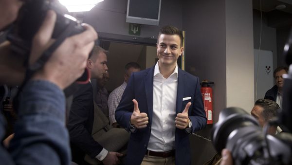 Far-right frontman and founder of Schild en Vrienden, Dries Van Langenhove gives the thumbs up as he arrives for a media conference of the far right Vlaams Belang Party in Brussels, Monday, May 27, 2019 Far-right frontman and founder of Schild en Vrienden, Dries Van Langenhove gives the thumbs up as he arrives for a media conference of the far right Vlaams Belang Party in Brussels, Monday, May 27, 2019 - Sputnik International