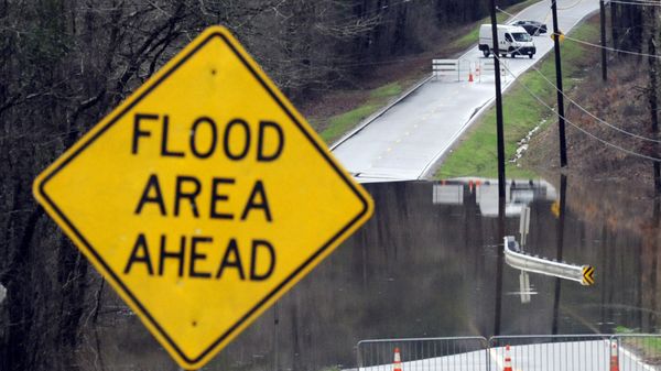 Vehicles turn around on a road blocked by floodwaters in Helena, Ala., on Tuesday, Feb. 11, 2020. The National Weather Service said flooding was expected from central Mississippi to north Georgia following downpours, and severe storms could follow the rain.  - Sputnik International