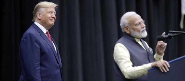 President Donald Trump listens as India Prime Minister Narendra Modi introduces him President Donald Trump listens as India Prime Minister Narendra Modi introduces him - Sputnik International
