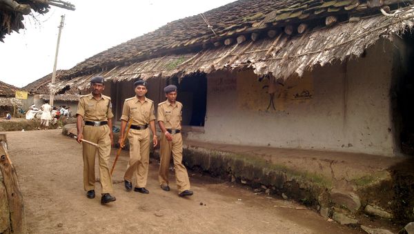Police personnel patrol the village  in the central Indian state of Madhya Pradesh (File) - Sputnik International