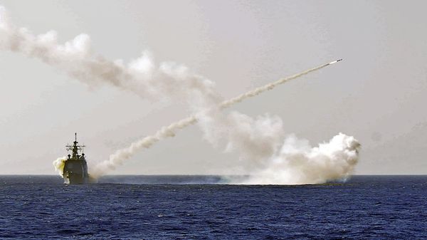 The guided-missile cruiser USS Gettysburg (CG 64) fires a Harpoon anti-ship missile at the ex-USNS Saturn during a sinking exercise. Gettysburg and other ships assigned to the George H.W. Bush Carrier Strike Group fired live ammunition at Saturn. - Sputnik International