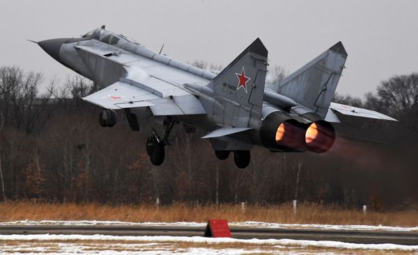 Top Gunsky: Watch Russian MiG-31 Approach Within Few Hundred Meters of NATO Jet Top Gunsky: Watch Russian MiG-31 Approach Within Few Hundred Meters of NATO Jet - Sputnik International