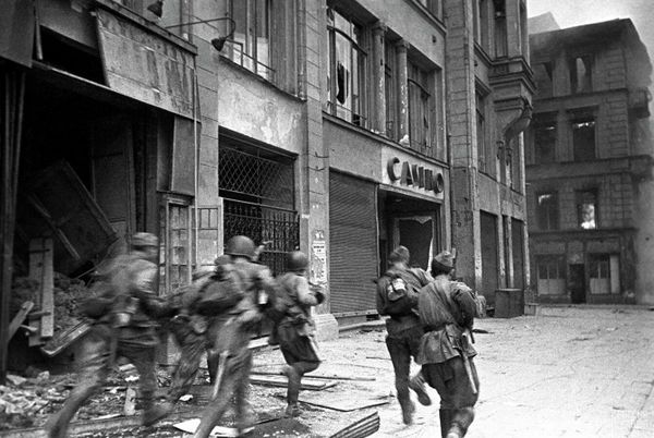 Battle for Budapest: Russian MoD Declassifies Files on Brutal Campaign for Hungarian Capital Battle for Budapest: Russian MoD Declassifies Files on Brutal Campaign for Hungarian Capital - Sputnik International