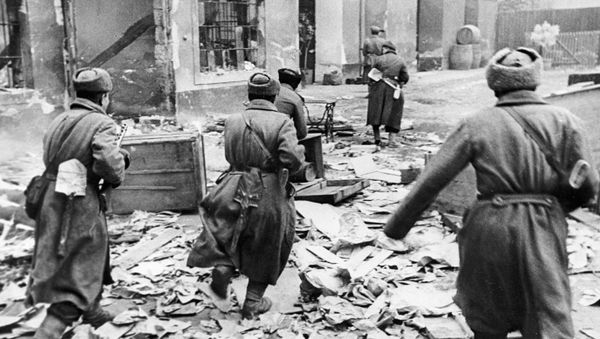 Lieutenant Ya. Gorynin's assault group attacking Nazi forces in Budapest Lieutenant Ya. Gorynin's assault group attacking Nazi forces in Budapest - Sputnik International