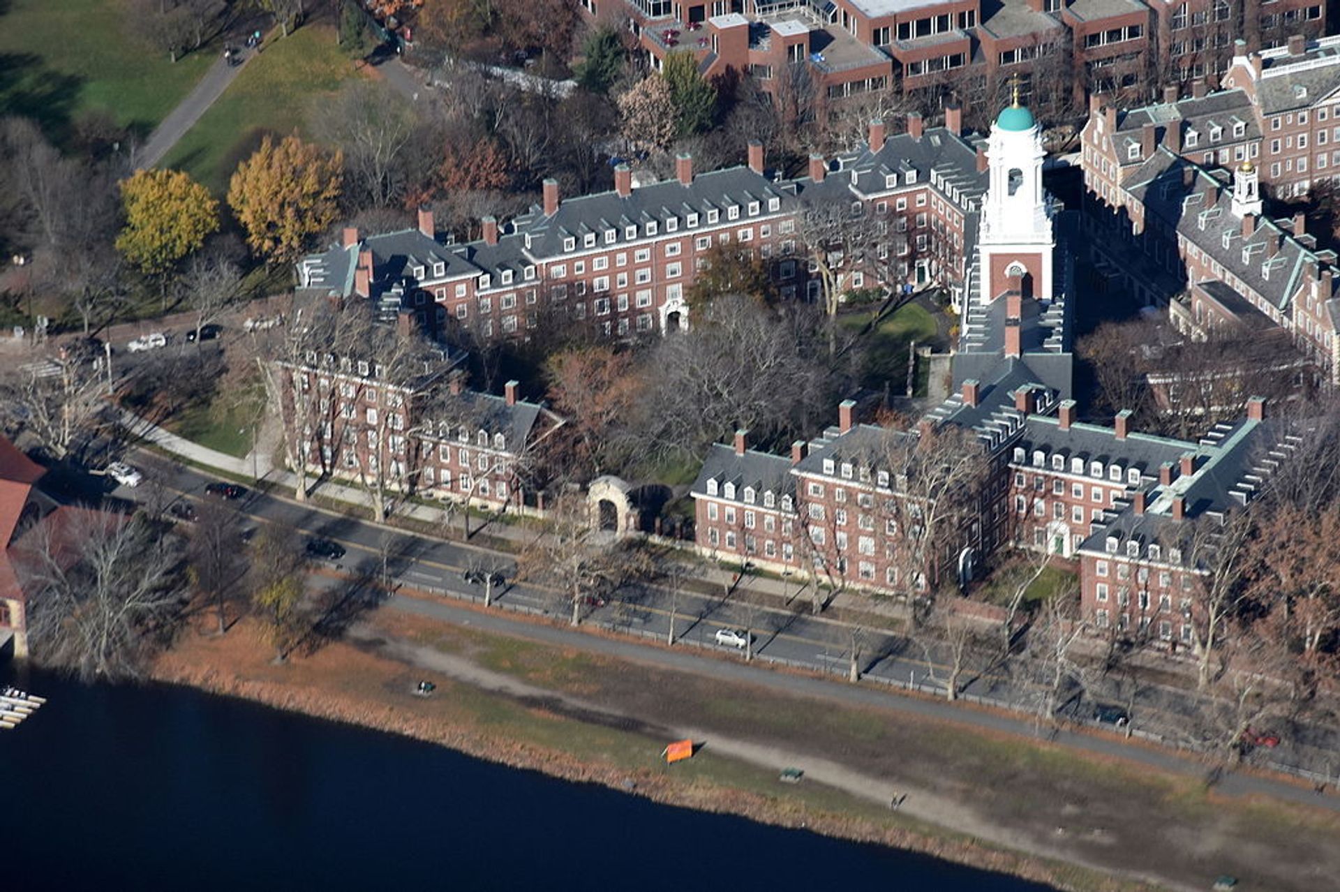 Aerial view of Eliot House, an undergraduate residential college of Harvard University, taken from the south - Sputnik International, 1920, 07.05.2025