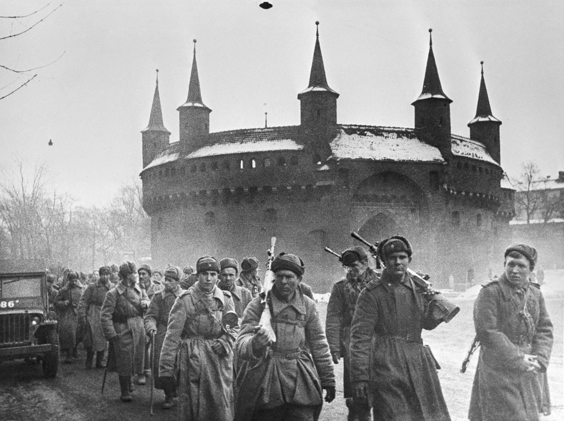 Troops from the 1st Ukrainian Front in Krakow, Poland, February 1945. Troops from the 1st Ukrainian Front in Krakow, Poland, February 1945. - Sputnik International, 1920, 07.09.2021