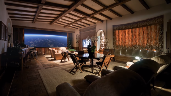 Photos: World’s Richest Man Jeff Bezos Buys Most Expensive House in Los Angeles Photos: World’s Richest Man Jeff Bezos Buys Most Expensive House in Los Angeles - Sputnik International
