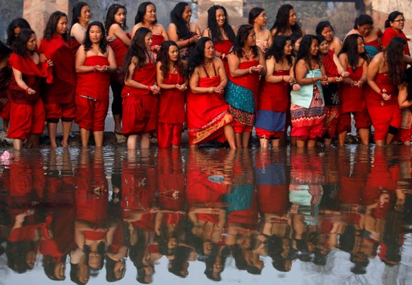 Devotees offer prayers as they stand on the bank of the Hanumante River during the final day of the month-long Swasthani Brata Katha festival in Bhaktapur, Nepal February 9, 2020. Devotees offer prayers as they stand on the bank of the Hanumante River during the final day of the month-long Swasthani Brata Katha festival in Bhaktapur, Nepal February 9, 2020. - Sputnik International
