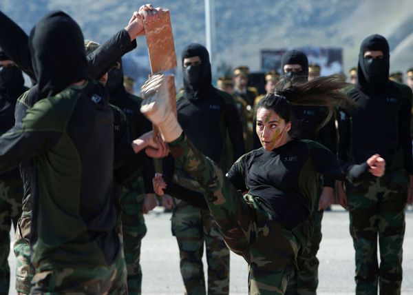 Members of Kurdish Peshmerga Special Forces demonstrate their skills during their graduation ceremony at a military camp in Soran district, in Erbil province, Iraq February 12, 2020. Members of Kurdish Peshmerga Special Forces demonstrate their skills during their graduation ceremony at a military camp in Soran district, in Erbil province, Iraq February 12, 2020. - Sputnik International