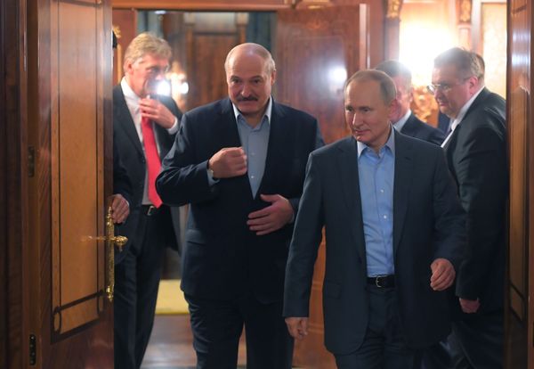 President of Belarus Alexander Lukashenko and Russian President Vladimir Putin during a meeting in Sochi on 7 February President of Belarus Alexander Lukashenko and Russian President Vladimir Putin during a meeting in Sochi on 7 February - Sputnik International