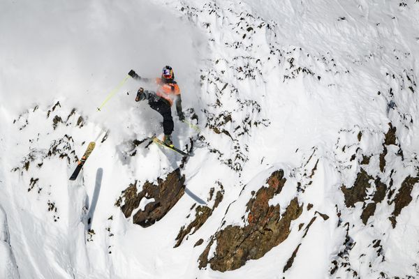 This image taken on February 7, 2020 shows freeride skier Logan Pehota of Canada losing a ski while competing during the Men's ski event of the second stage of the Freeride World Tour skiing and snowboarding competition in Kicking Horse Mountain Resort above Golden, British Columbia, Canada. This image taken on February 7, 2020 shows freeride skier Logan Pehota of Canada losing a ski while competing during the Men's ski event of the second stage of the Freeride World Tour skiing and snowboarding competition in Kicking Horse Mountain Resort above Golden, British Columbia, Canada. - Sputnik International