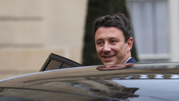 French Government's Spokesperson Benjamin Griveaux enters his car after a meeting with French President Emmanuel Macron and local, national political leaders, unions, business leaders and others to hear their concerns after four weeks of protests, at the Elysee Palace in Paris, Monday, Dec. 10, 2018 French Government's Spokesperson Benjamin Griveaux enters his car after a meeting with French President Emmanuel Macron and local, national political leaders, unions, business leaders and others to hear their concerns after four weeks of protests, at the Elysee Palace in Paris, Monday, Dec. 10, 2018 - Sputnik International