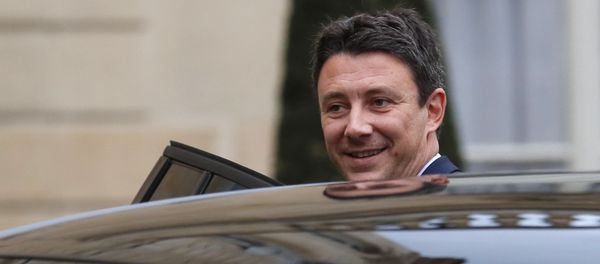 French Government's Spokesperson Benjamin Griveaux enters his car after a meeting with French President Emmanuel Macron and local, national political leaders, unions, business leaders and others to hear their concerns after four weeks of protests, at the Elysee Palace in Paris, Monday, Dec. 10, 2018 French Government's Spokesperson Benjamin Griveaux enters his car after a meeting with French President Emmanuel Macron and local, national political leaders, unions, business leaders and others to hear their concerns after four weeks of protests, at the Elysee Palace in Paris, Monday, Dec. 10, 2018 - Sputnik International