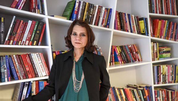 In this file photo taken on February 08, 2017 Turkish novelist Asli Erdogan poses during an interview in Istanbul. - Sputnik International