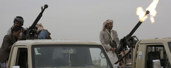 A Houthi rebel fighter fires in the air during a gathering aimed at mobilizing more fighters for the Houthi movement, in Sanaa, Yemen - Sputnik International