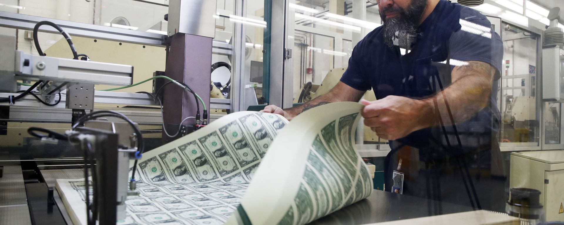 FILE- In this Nov. 15, 2017, file photo, a worker aerates printed sheets of dollar bills at the Bureau of Engraving and Printing in Washington. FILE- In this Nov. 15, 2017, file photo, a worker aerates printed sheets of dollar bills at the Bureau of Engraving and Printing in Washington. - Sputnik International, 1920, 22.04.2021