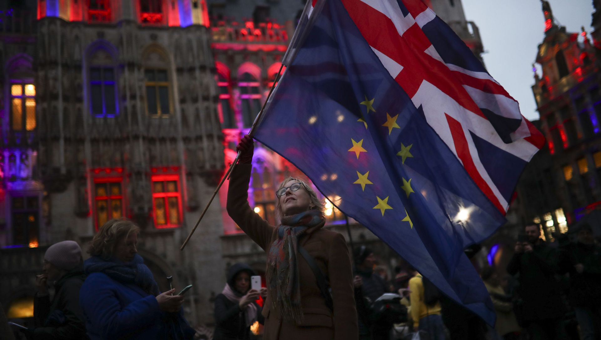 A woman holds up the Union and the European Union flags during an event called Brussels calling to celebrate the friendship between Belgium and Britain at the Grand Place in Brussels, Thursday, Jan. 30, 2020. A woman holds up the Union and the European Union flags during an event called Brussels calling to celebrate the friendship between Belgium and Britain at the Grand Place in Brussels, Thursday, Jan. 30, 2020. - Sputnik International, 1920, 04.02.2021