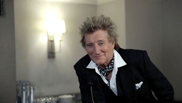 In this photo taken on Thursday, Nov. 14, 2019, British singer Rod Stewart poses for the media after an interview with The Associated Press at a hotel in London. - Sputnik International