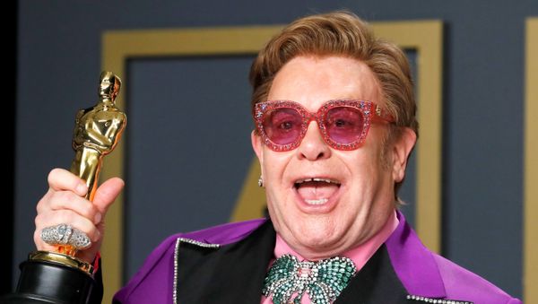 Elton John poses with the Oscar for Best Original Song for (I'm Gonna) Love Me Again from Rocketman in the photo room during the 92nd Academy Awards in Hollywood, Los Angeles, California, U.S., February 9, 2020. - Sputnik International
