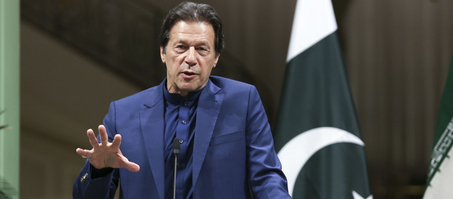 Pakistani Prime Minister Imran Khan addresses a joint press conference with Iranian President Hassan Rouhani at the Sa'adabad Palace in Tehran, Iran on Sunday, 13 October 2019. - Sputnik International, 1920, 21.06.2021