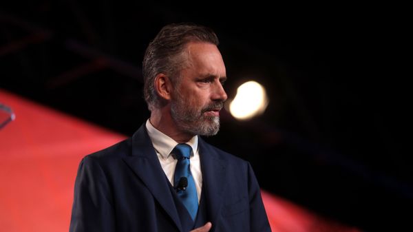 Jordan Peterson speaking with attendees at the 2018 Student Action Summit hosted by Turning Point USA Jordan Peterson speaking with attendees at the 2018 Student Action Summit hosted by Turning Point USA - Sputnik International