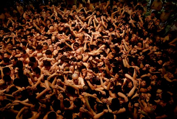 Men dressed in loincloths prepare to snatch a wooden stick called shingi tossed by the priest during a naked festival Men dressed in loincloths prepare to snatch a wooden stick called shingi tossed by the priest during a naked festival - Sputnik International