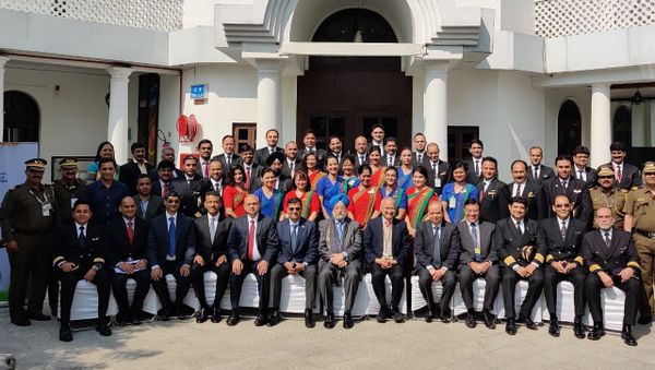 Air India Crew with Indian Minister of Civil Aviation Hardeep Singh Puri - Sputnik International