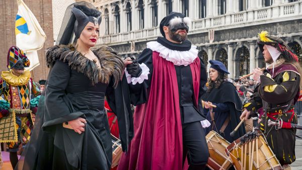 Participants of the 2020 Venice Carnival in the city's St Mark's Square  - Sputnik International