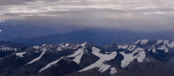 This photograph taken on August 22, 2016, shows a general view of the Himalayan Mountain Range in Ladakh in the northern state of Jammu and Kashmir. This photograph taken on August 22, 2016, shows a general view of the Himalayan Mountain Range in Ladakh in the northern state of Jammu and Kashmir. - Sputnik International