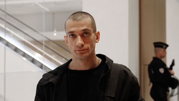 Russian performance artist Pyotr Pavlensky at the Paris courthouse - Sputnik International
