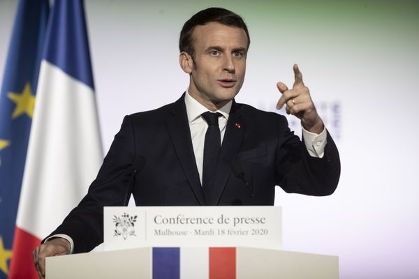 Lebanon Risks New Civil War If Not Assisted in Passing Sweeping Reforms, Macron Warns - Sputnik International