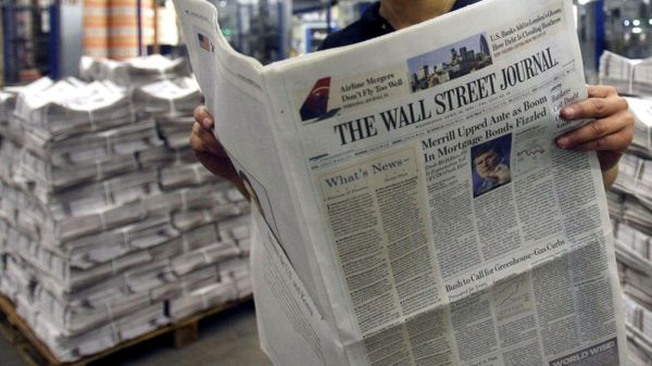 ** FILE ** In this April 16, 2008 file photo, printer Belinda Affat poses for photographs with a copy of the Wall Street Journal at a printing press in London.  A year into its takeover by Rupert Murdoch's News Corp., The Wall Street Journal is evolving under what its new editor calls incremental radicalism.  Steeped in tradition, the 119-year-old newspaper has expanded its coverage beyond corporate America, placed more breaking stories on the front page and increased the size of photos and graphics. (AP Photo/Matt Dunham, file) - Sputnik International