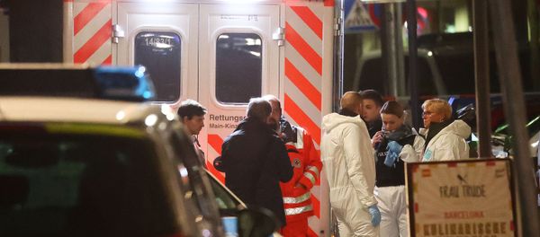 Forensic experts are seen outside a shisha bar after a shooting in Hanau near Frankfurt, Germany, February 20, 2020.  - Sputnik International