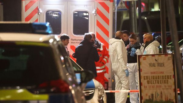 Forensic experts are seen outside a shisha bar after a shooting in Hanau near Frankfurt, Germany, February 20, 2020.  - Sputnik International