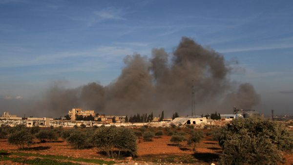 Smoke plumes rising following a reported air strike near a Turkish military observation point between the northwestern Syrian city of Idlib and the neighbouring town of Qaminas - Sputnik International