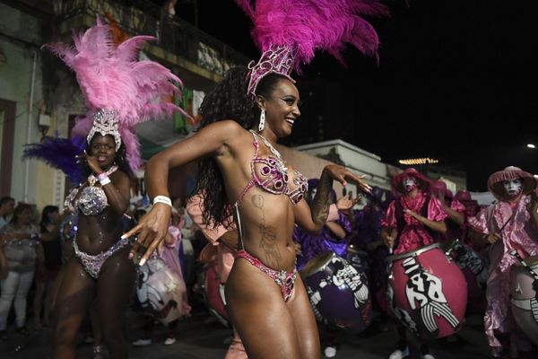 Drummers and dancers forming part of a group known as a comparsa compete by playing and dancing to the rhythm of the traditional candombe music, in Montevideo on February 14, 2020, during the Llamadas, one of the events that make up Uruguay's carnival -- the world's longest.  - Sputnik International