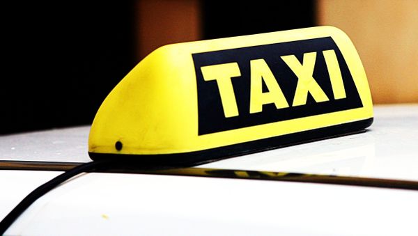 A taxi roof sign - Sputnik International