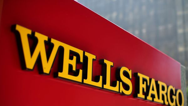 A Wells Fargo bank sign in downtown Los Angeles - Sputnik International