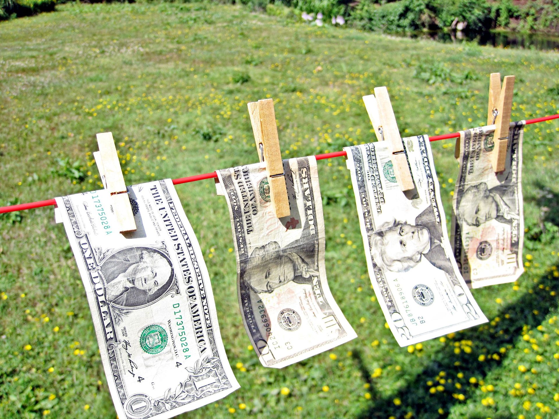 Laundering dollar bills - Sputnik International, 1920, 03.10.2021