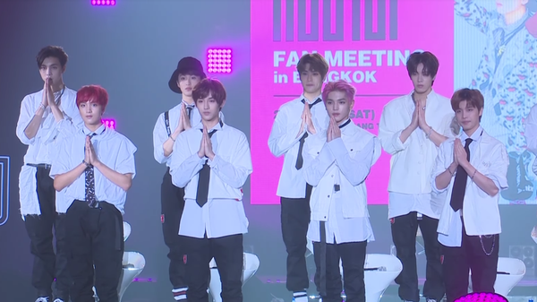 NCT 127 attending a fan meeting in Bangkok in September 2017 - Sputnik International