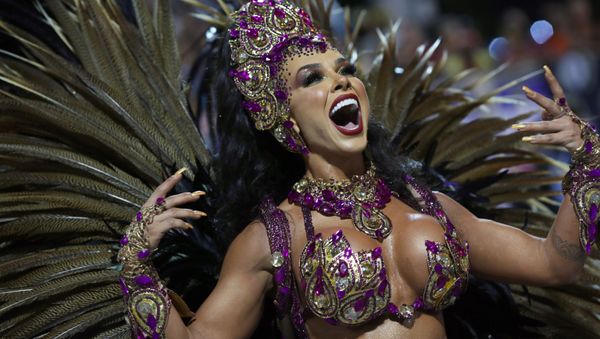 A Reveller from Barroca Zona Sul samba school performs during the first night of the Carnival parade at the Sambadrome in Sao Paulo, Brazil, February 21, 2020.  - Sputnik International