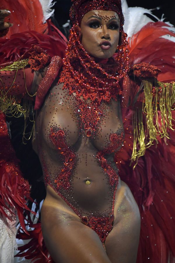 A reveller of the Tom Maior samba school performs during the first night of carnival in Sao Paulo Brazil at the city's Sambadrome early on February 22, 2020. A reveller of the Tom Maior samba school performs during the first night of carnival in Sao Paulo Brazil at the city's Sambadrome early on February 22, 2020. - Sputnik International