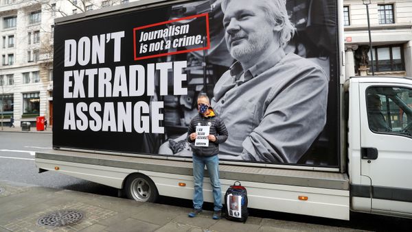 A pro-Assange demonstrator stands outside the Australian High Commission as they gather to protest against the extradition of Julian Assange, in London, Britain February 22, 2020 A pro-Assange demonstrator stands outside the Australian High Commission as they gather to protest against the extradition of Julian Assange, in London, Britain February 22, 2020 - Sputnik International
