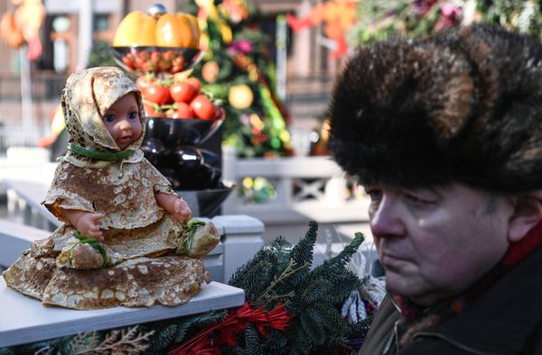 A visitor at the 'Moskovskaya Maslenitsa' festival on Manezhnaya Square in Moscow A visitor at the 'Moskovskaya Maslenitsa' festival on Manezhnaya Square in Moscow - Sputnik International