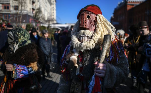 Participants of an entertainment program dressed in fancy dresses during the 'Moskovskaya Maslenitsa' festival on Manezhnaya Square in Moscow. Participants of an entertainment program dressed in fancy dresses during the 'Moskovskaya Maslenitsa' festival on Manezhnaya Square in Moscow. - Sputnik International