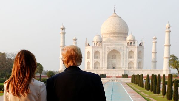 U.S. President Donald Trump and first lady Melania Trump tour the historic Taj Mahal - Sputnik International