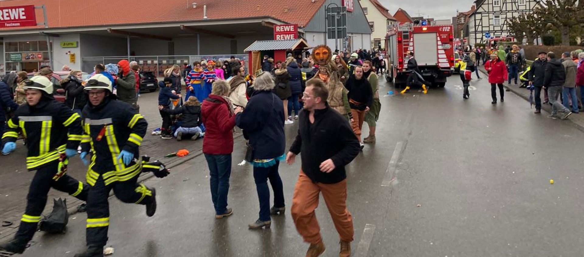 People react at the scene after a car ploughed into a carnival parade injuring several people in Volkmarsen, Germany February 24, 2020 People react at the scene after a car ploughed into a carnival parade injuring several people in Volkmarsen, Germany February 24, 2020 - Sputnik International, 1920, 24.02.2020
