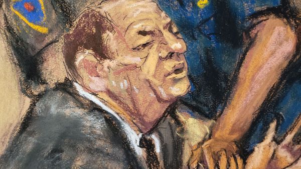 Film producer Harvey Weinstein is handcuffed after his guilty verdict in his sexual assault trial in the Manhattan borough of New York City, New York, U.S., February 24, 2020 in this courtroom sketch.  REUTERS/Jane Rosenberg - Sputnik International