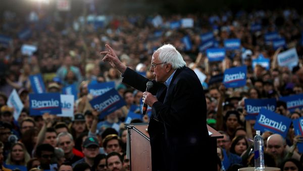 Democratic U.S. presidential candidate Senator Bernie Sanders speaks an outdoor campaign rally in Austin - Sputnik International