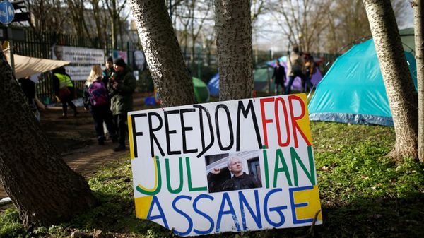 A sign in support of WikiLeaks founder Julian Assange sits near a camp set up by protesters outside Woolwich Crown Court, ahead of a hearing to decide whether Assange should be extradited to the United States, in London, Britain February 25, 2020. - Sputnik International